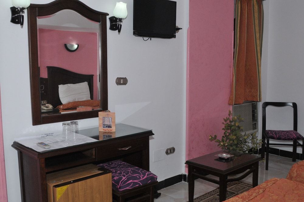 Happy City Hotel - Room - 2