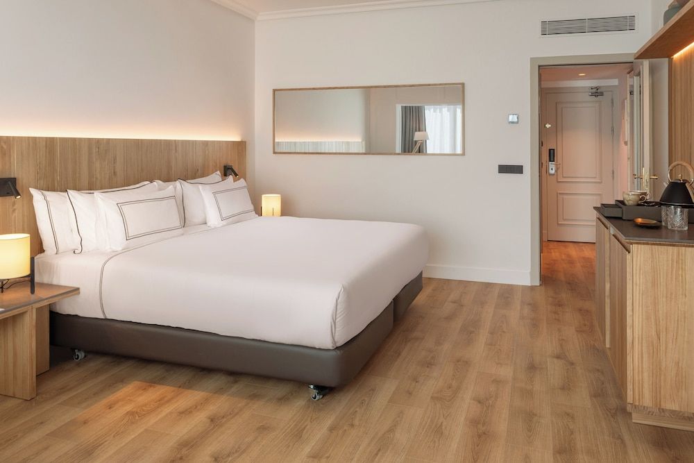 멜리아 바라하스 - Room - 1