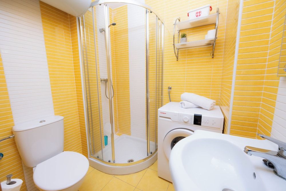 Apartamentos Turísticos Distrito Romano - Bathroom - 2