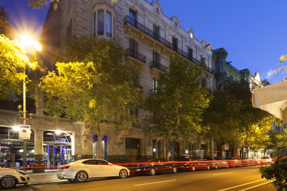 Petit Palace Museum - Front of property - evening/night - 1