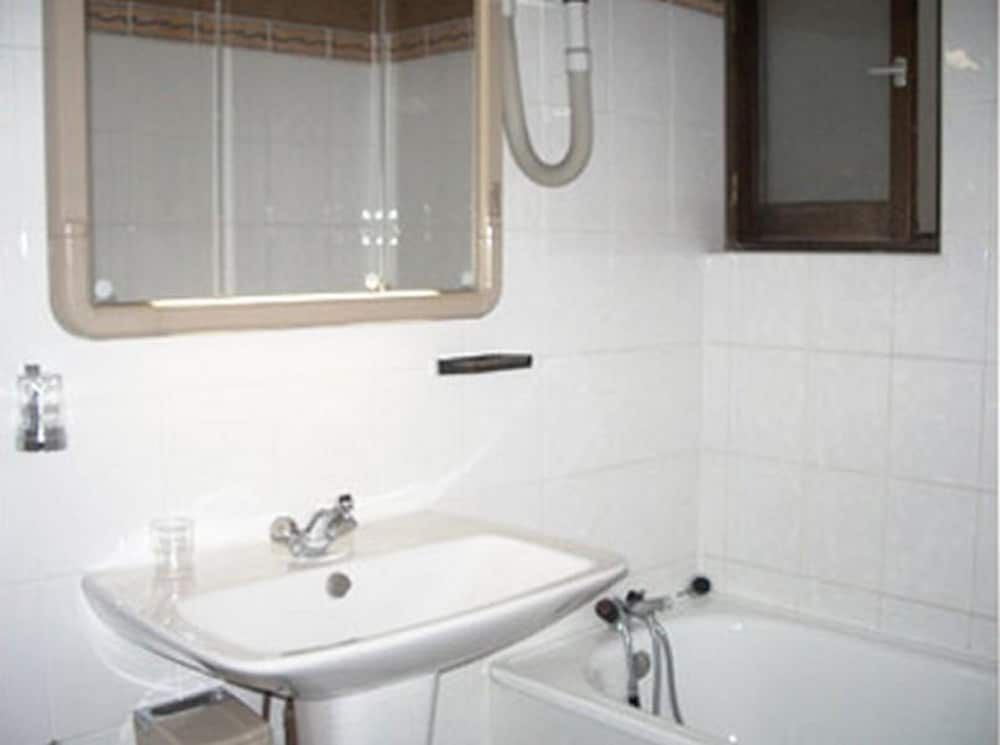 โรงแรมอเวเนียร์ โวจิราร์ด - Bathroom - 2