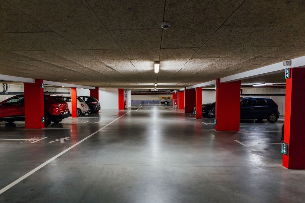 ホテル アテナ スパ - Parking