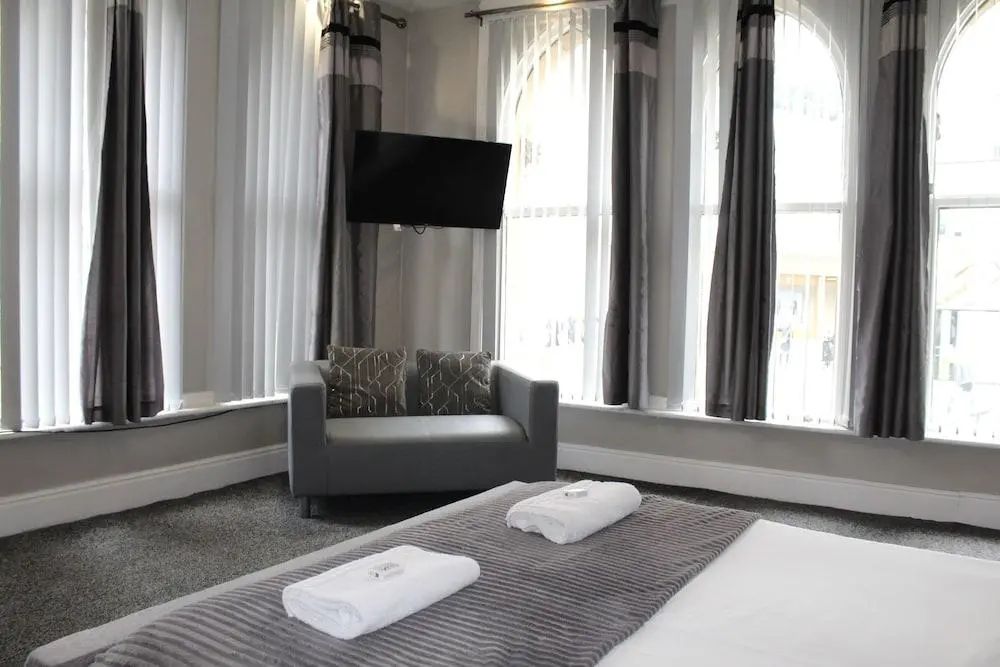 The Mitre Hotel - City view - 2