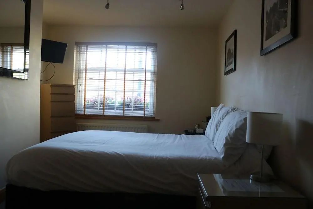 Lower Turks Head - Room