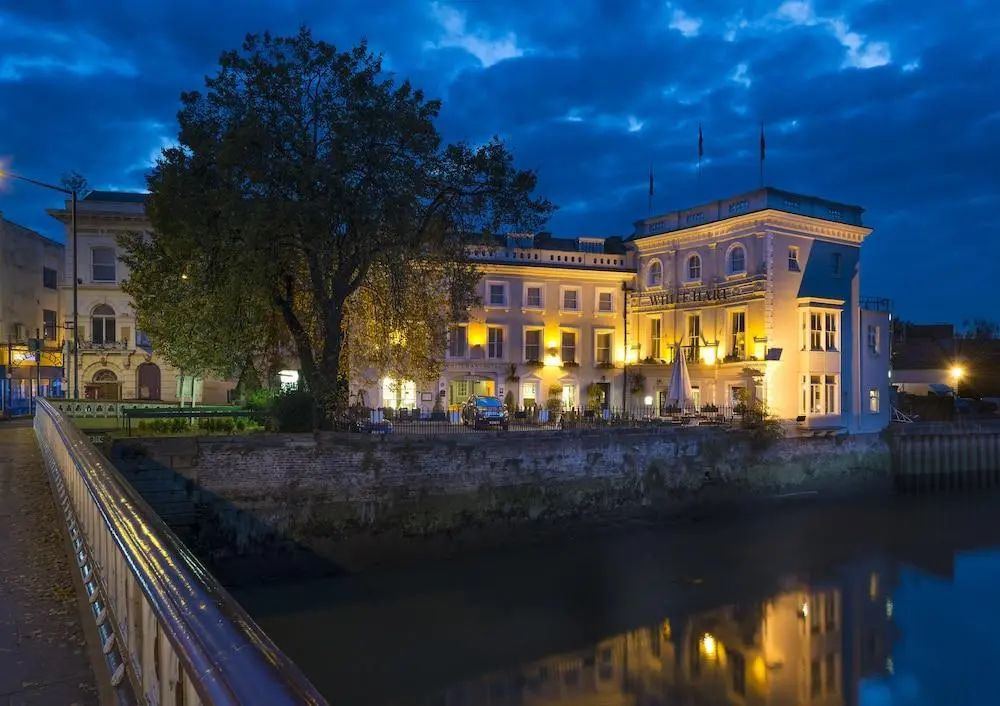 林肯郡波士顿白鹿酒店 - Front of property - 2