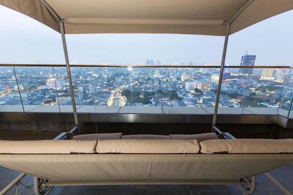 Merlynn Park Hotel - City view - 2
