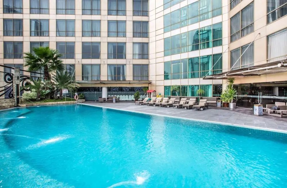 Wyndham Surabaya City Centre - Pool - 2