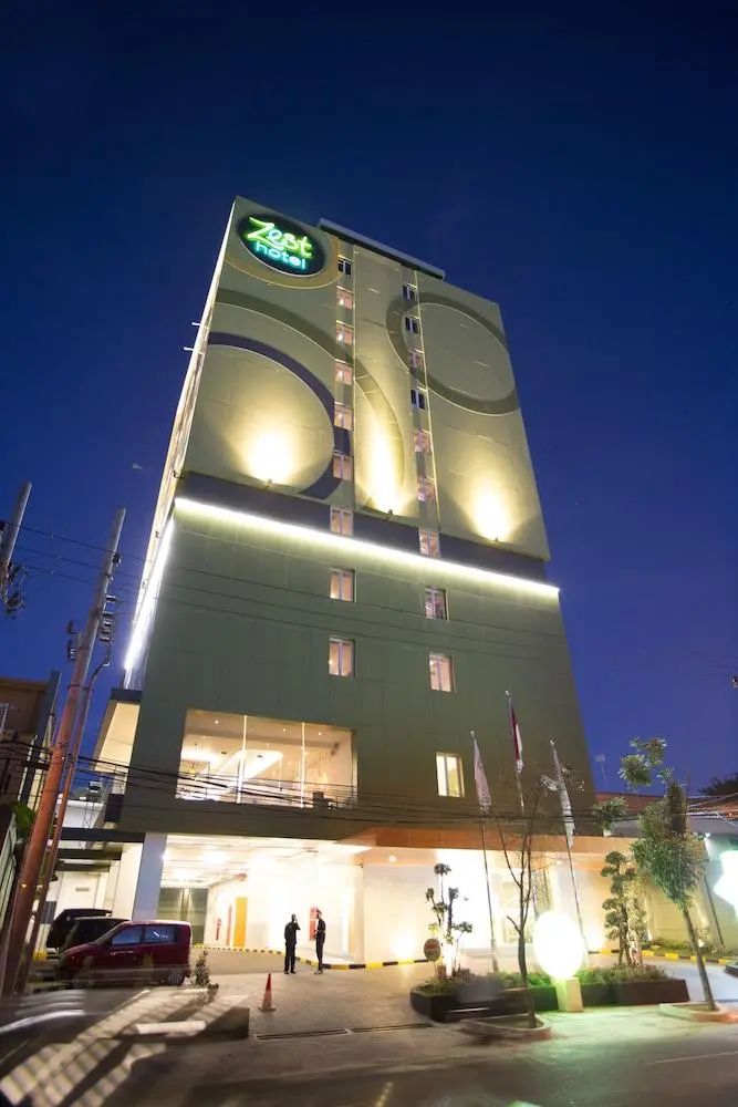 Zest Jemursari by Swiss-Belhotel International - Front of property - 2