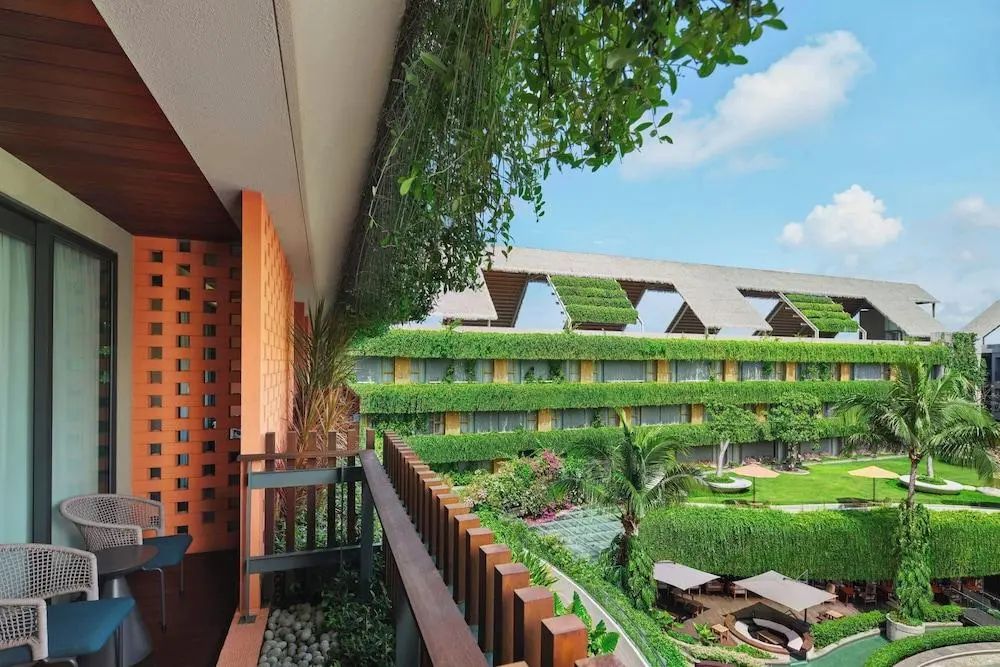 Aloft Bali Kuta at Beachwalk - Garden view - 2