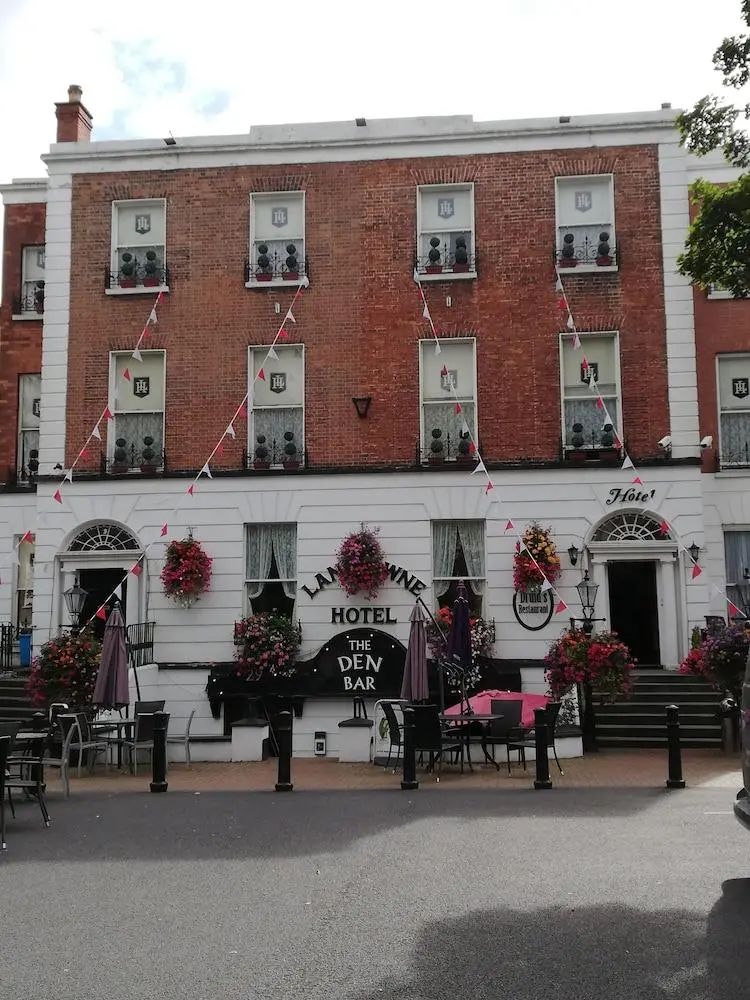 Lansdowne Hotel - Front of property - 2
