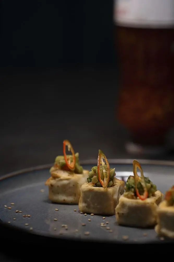 Novotel Chennai Chamiers Road Hotel - Poolside bar - 2