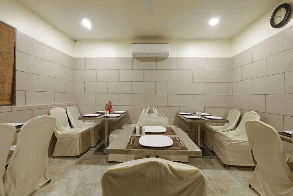 Hotel Alka Inn - Breakfast area - 2