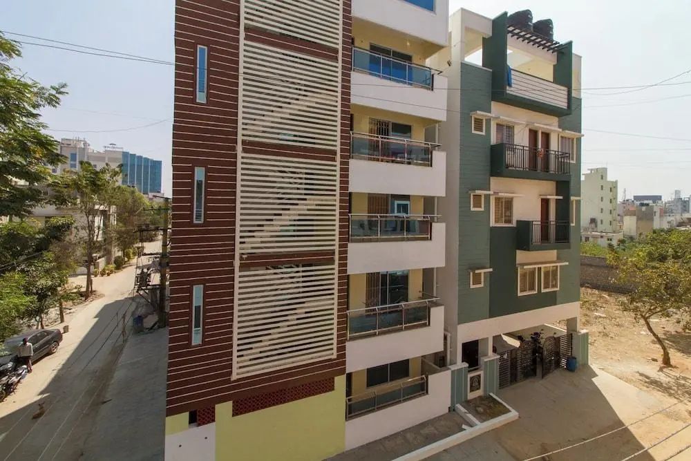 Extended Executive Stay - Front of property - 2