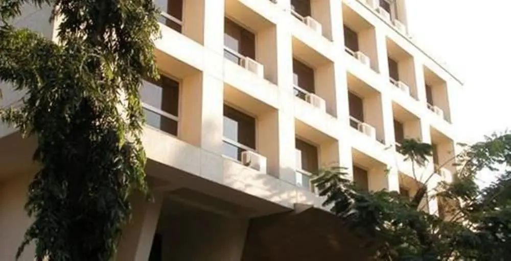 Landmark Suites - Front of property - 2