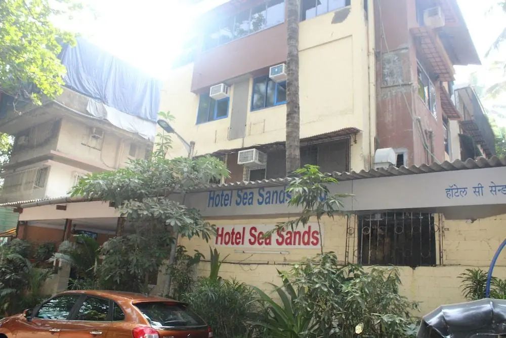 Hotel Sea Sands - Front of property - 2