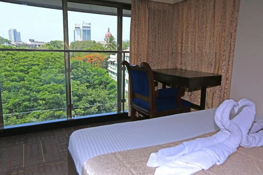 ガルフ ホテル コラバ - City view from property - 2