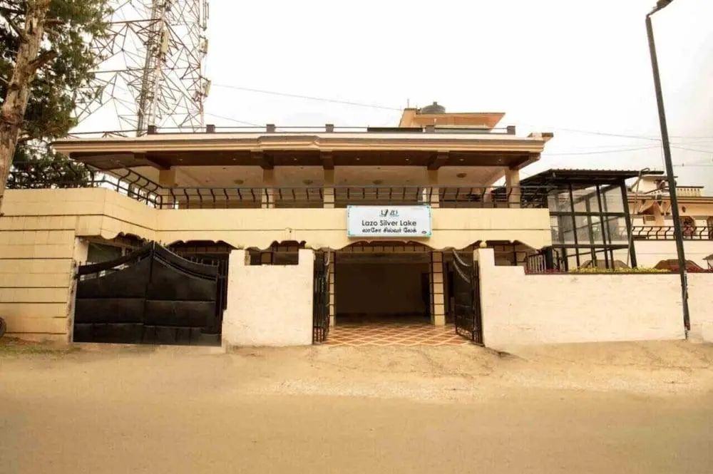 Lazo Silver Lake - Front of property - 2