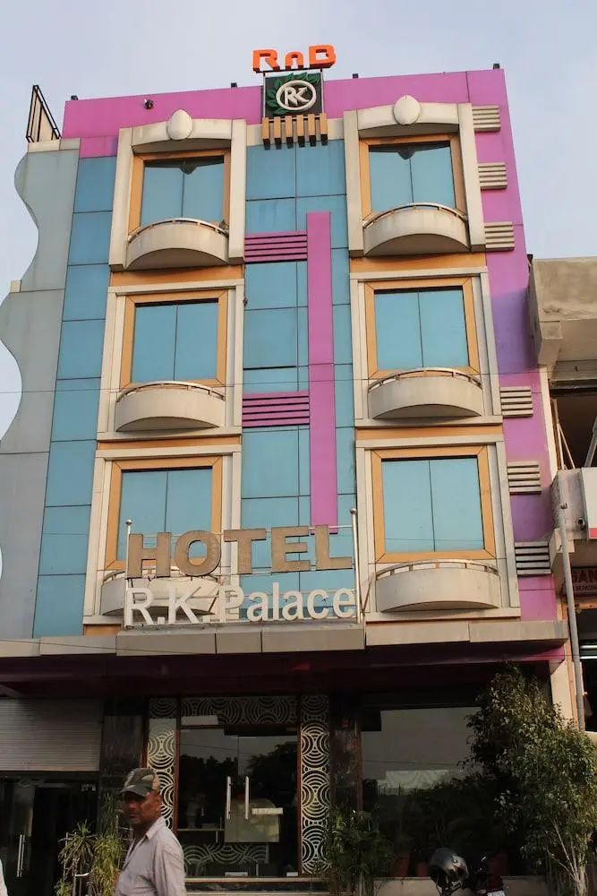 Hotel R K Palace - Front of property - 2