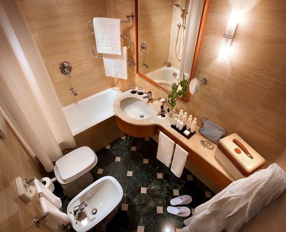 Hotel Cavour - Bathroom - 1