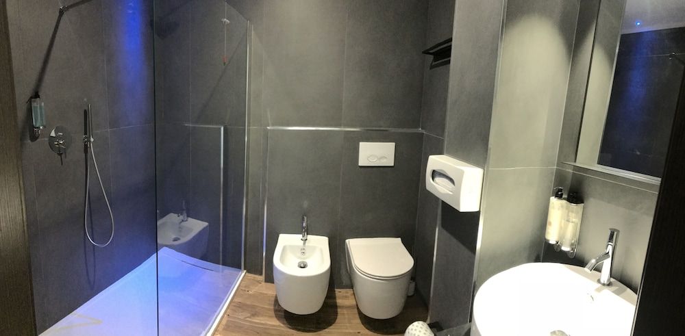 Hotel Roxy - Bathroom - 2