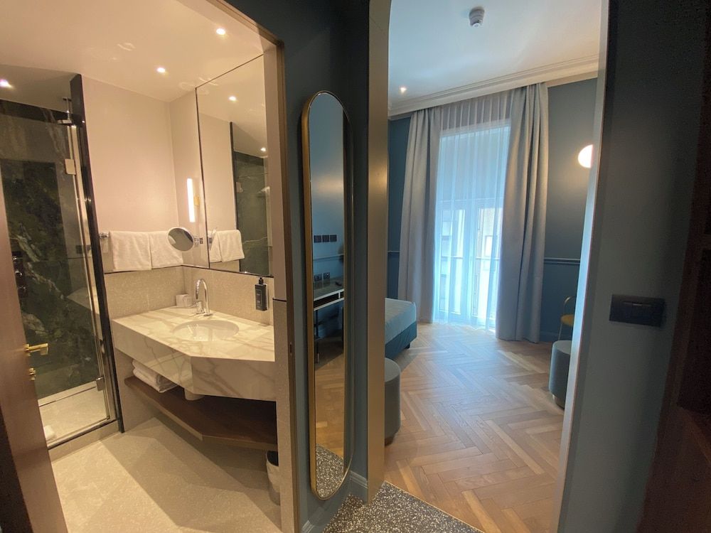 Hotel Berna - Bathroom - 2