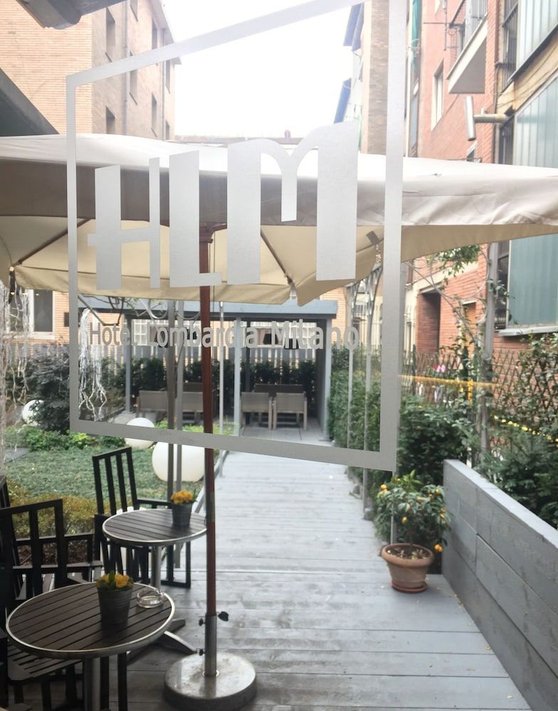 Hotel Lombardia - Porch - 2