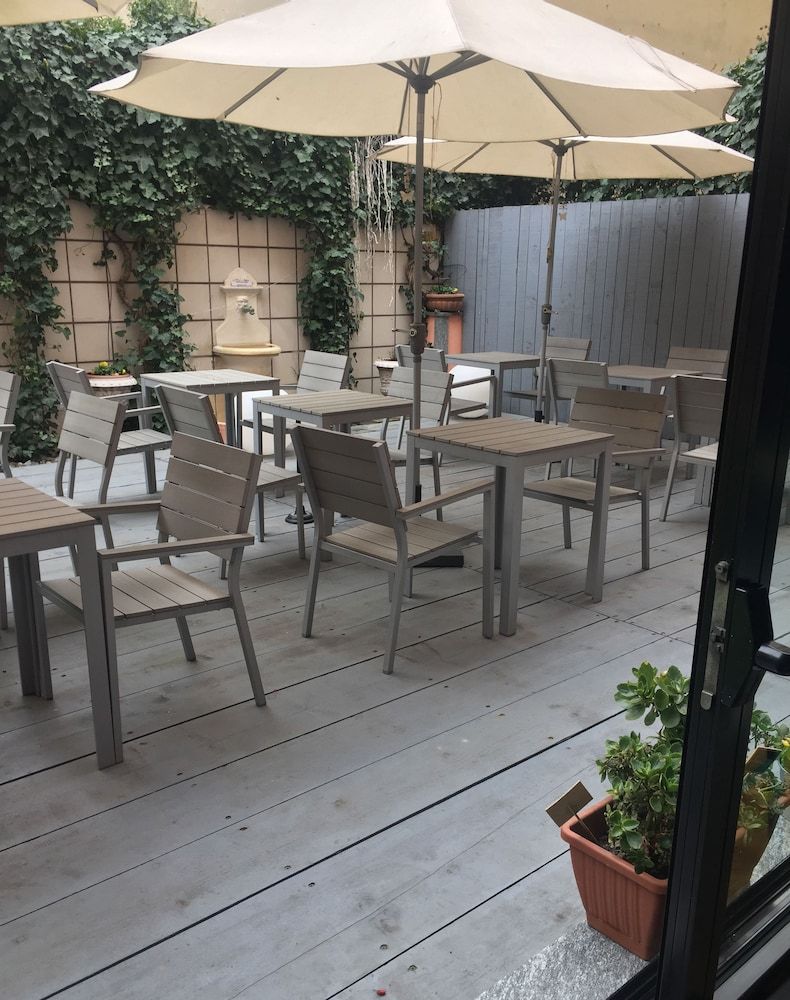 Hotel Lombardia - Porch