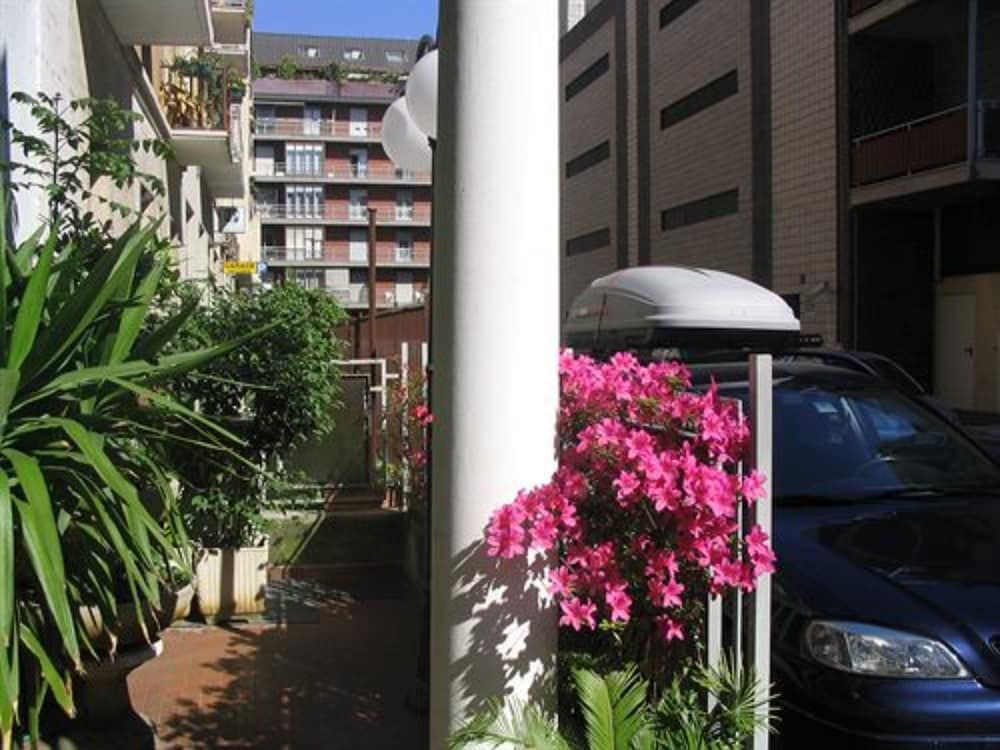 Hotel Mayorca - Property grounds - 1
