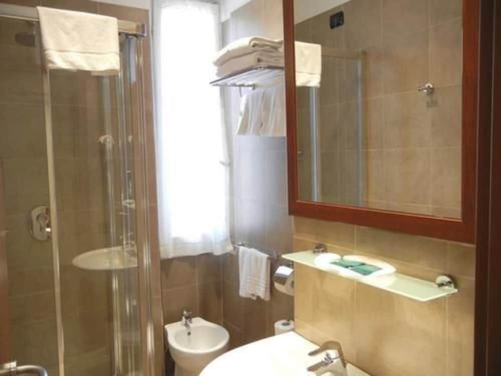 Hotel Delle Nazioni - Bathroom - 1