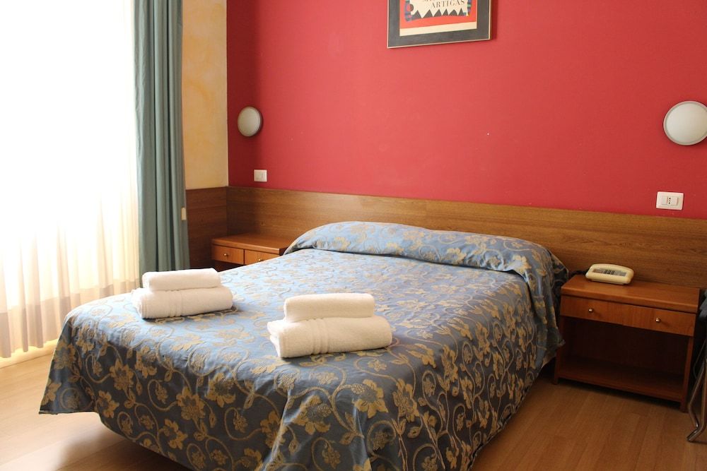 Hotel Club - Room - 2