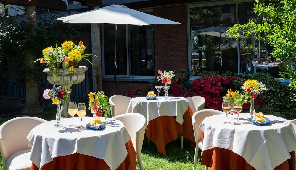 Hotel Sunflower - Exterior