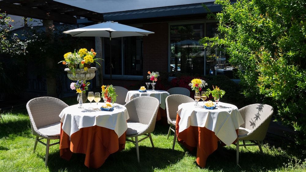 Hotel Sunflower - Exterior - 2