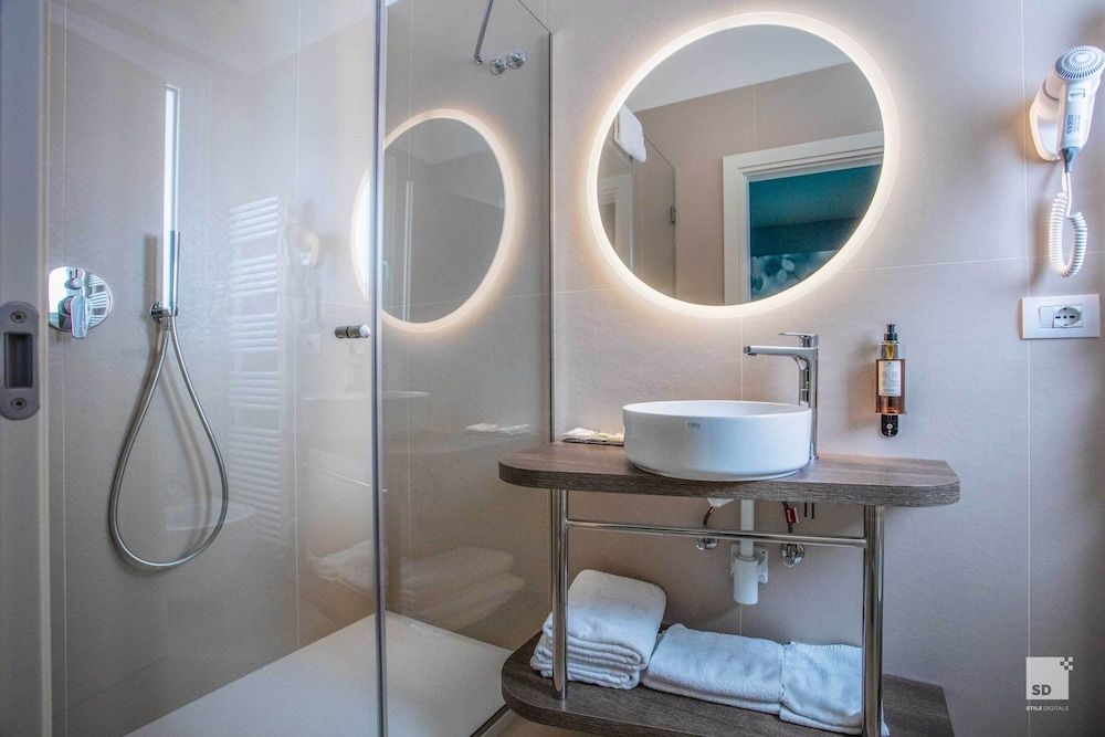 Hotel Regina Elena 57 & Oro Bianco Spa - Bathroom - 1