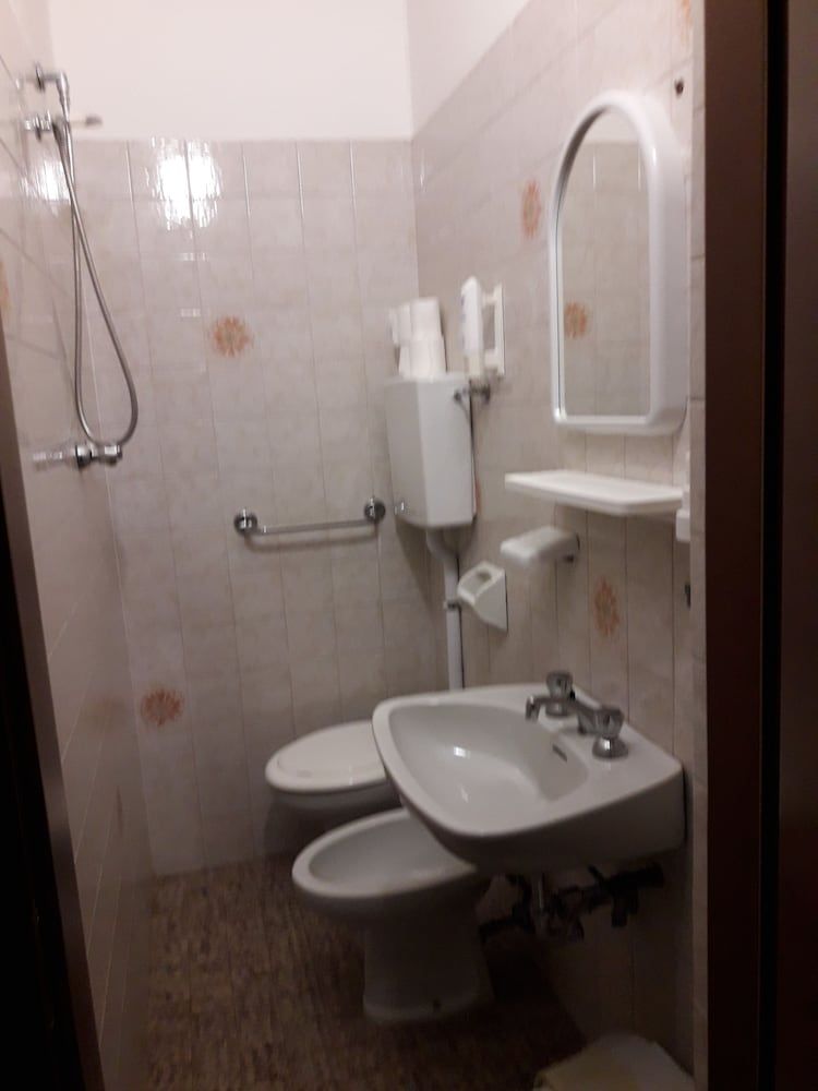 Hotel Penny - Bathroom - 1