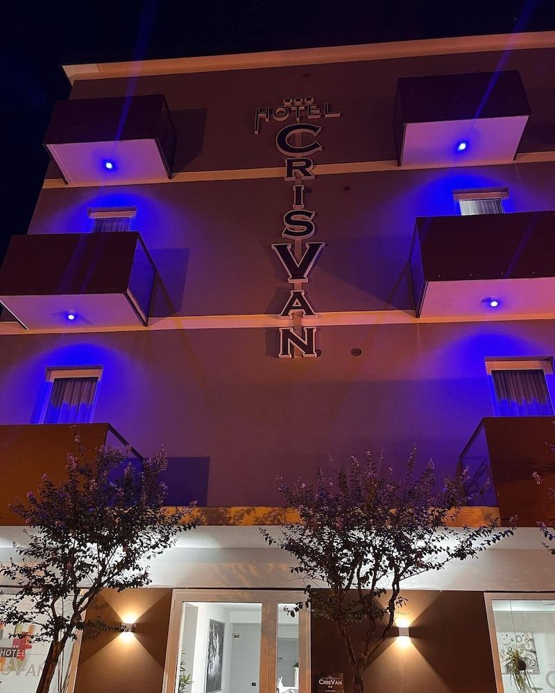 HOTEL CRISVAN - Exterior - 1