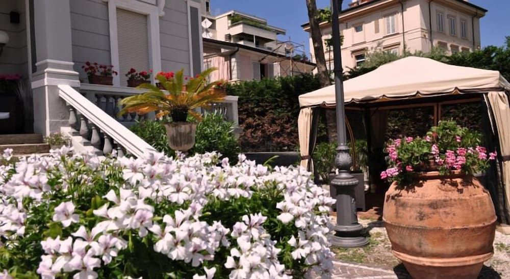 Hotel Esedra - Exterior - 2