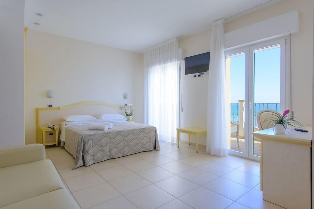 Hotel Zeus - Room - 1