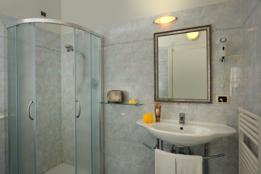 Hotel Gaston - Bathroom