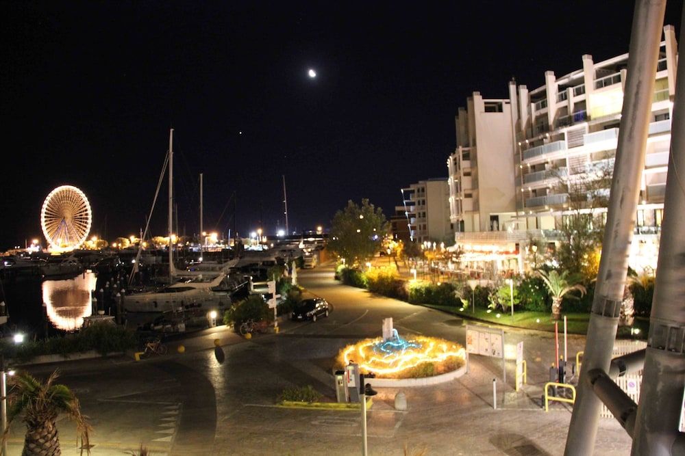 Hotel River - Exterior