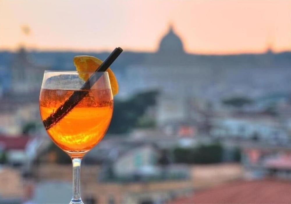 Deluxe Vatican - Exterior