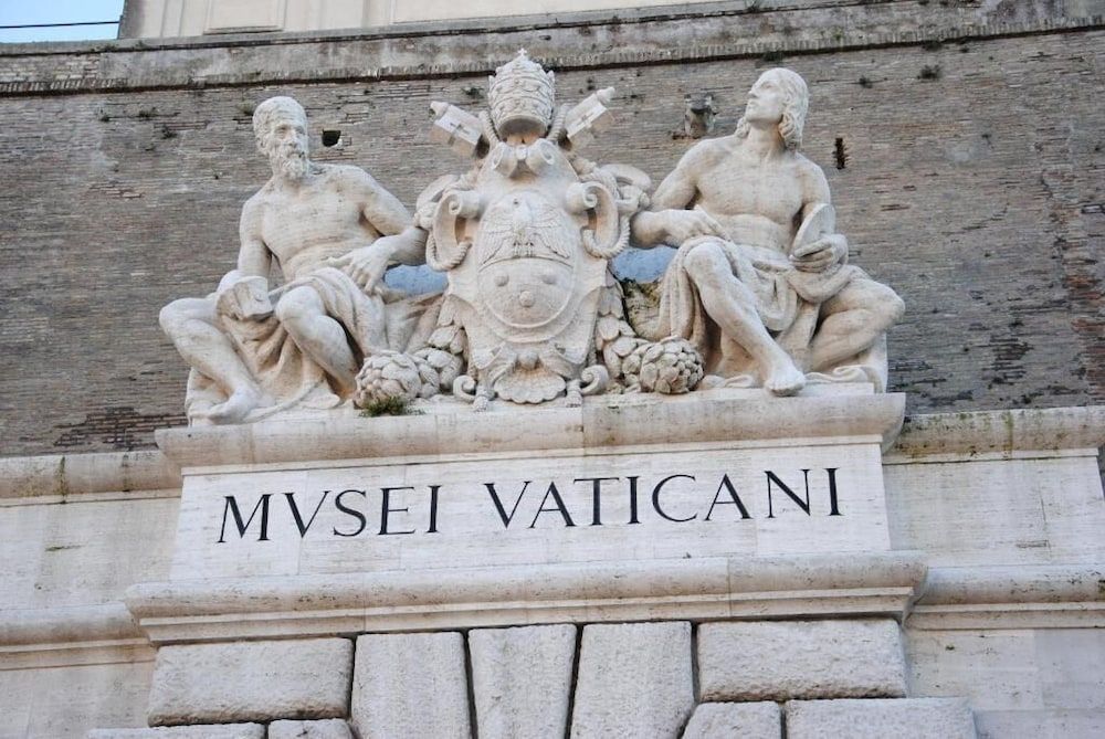 Deluxe Vatican - Exterior - 4