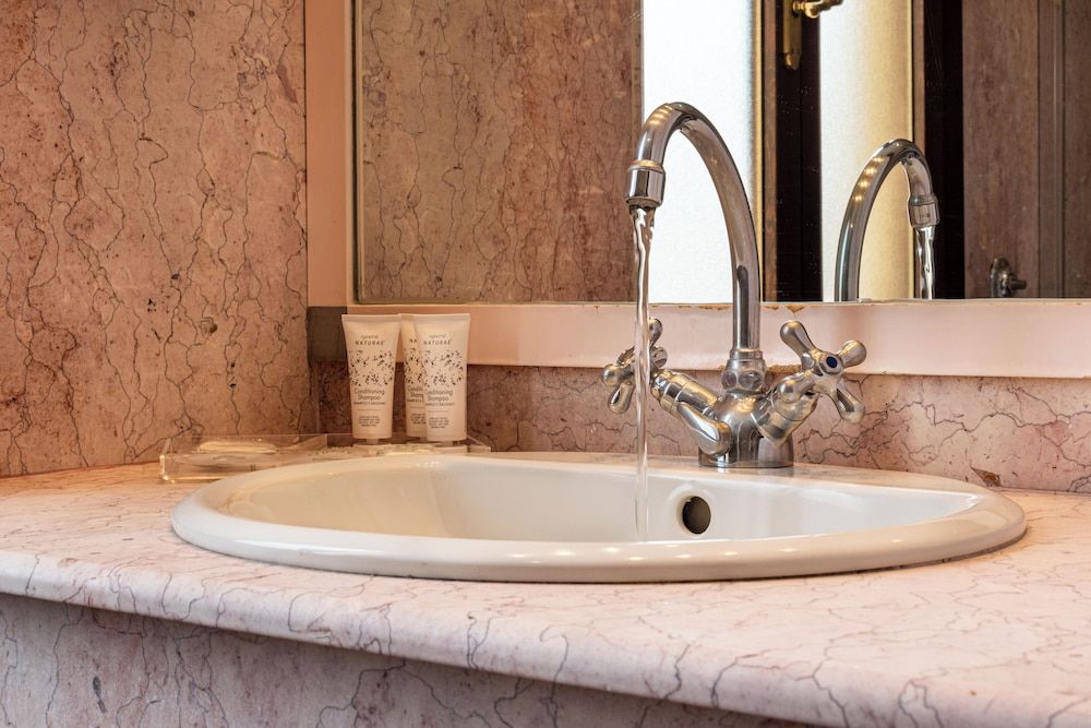 阿瑪迪斯飯店 - Bathroom - 2