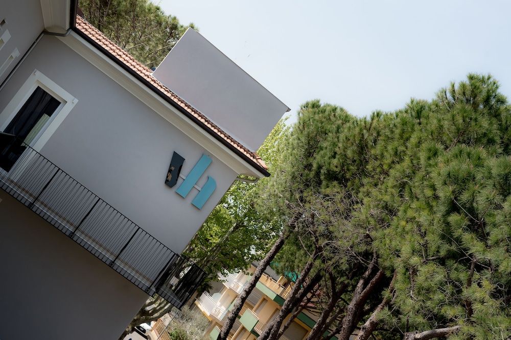 Hotel Vagabond - Exterior - 1