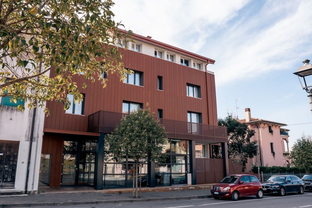 K Modern Hotel - Exterior