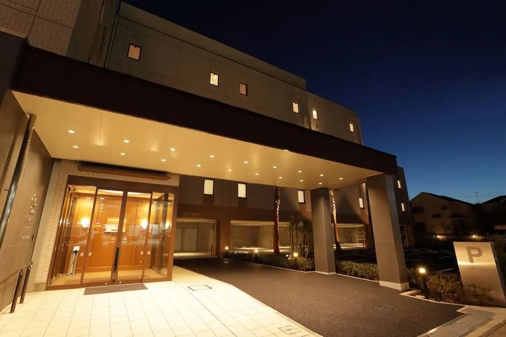 舞滨日和酒店 - Front of property - evening night - 1