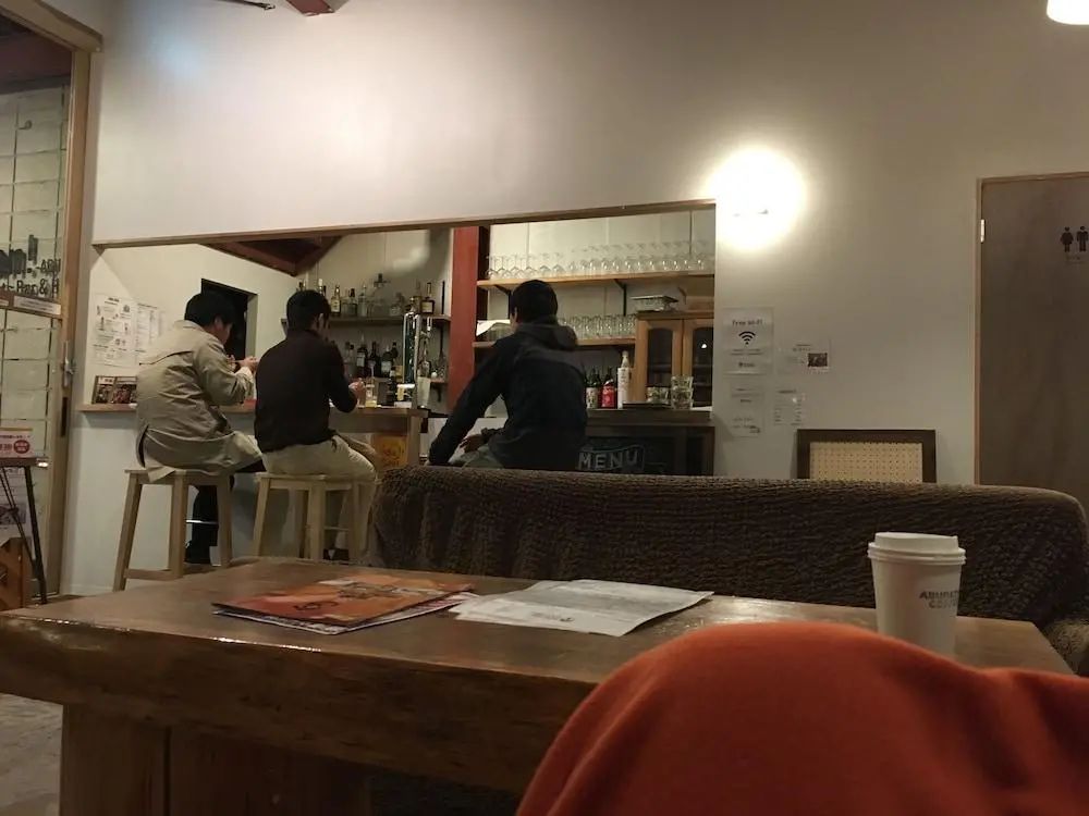 fan ABURATSU Sports Bar & Hostel - Bar (on property) - 1