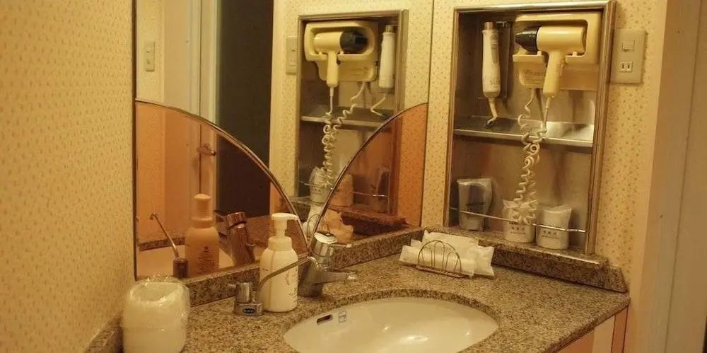 Business Inn Uehonmachi - Bathroom sink - 2