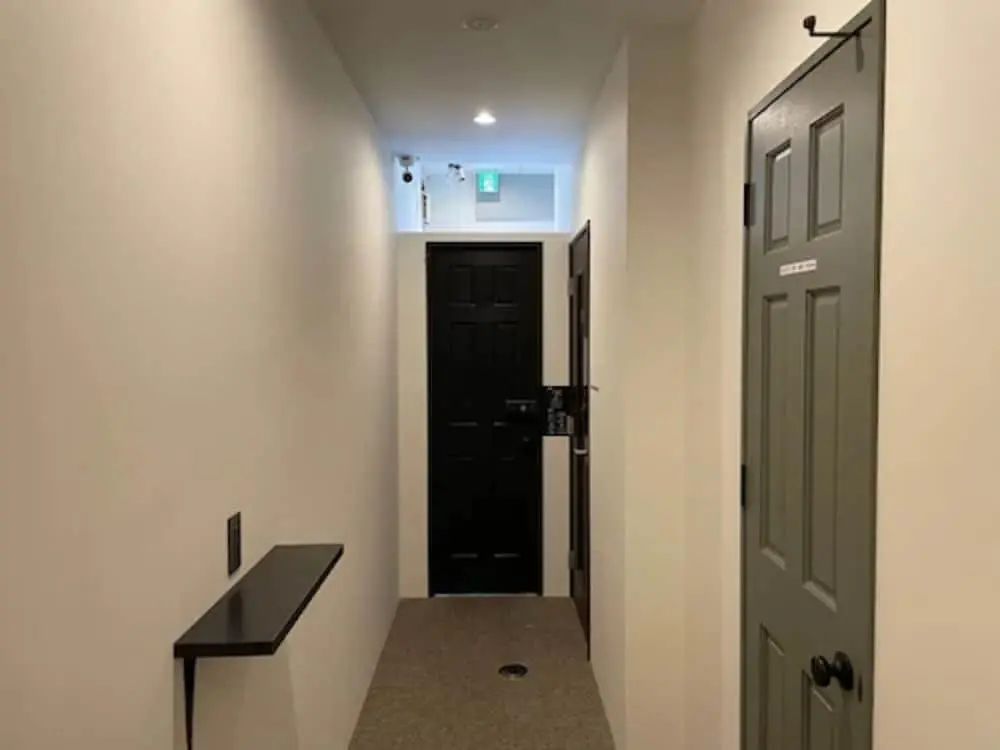 존크 호텔 하루요시 - Interior entrance