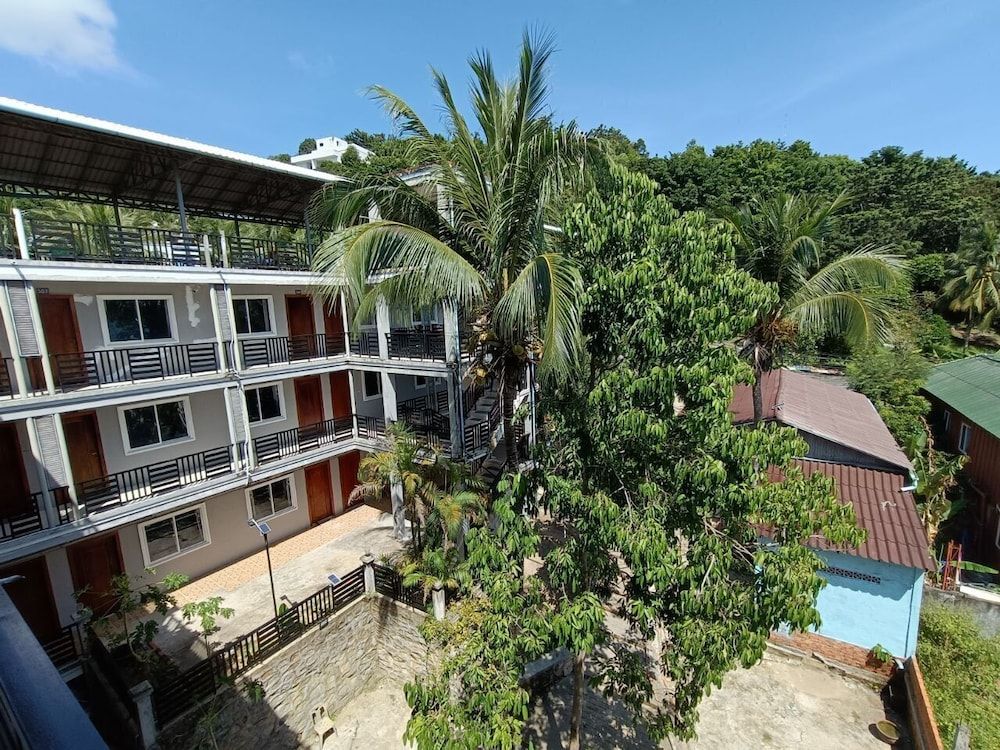 Roomy Guesthouse - Exterior - 2