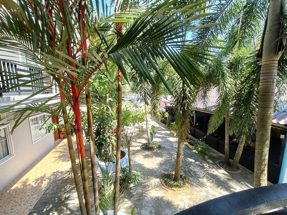 Roomy Guesthouse - Exterior - 4